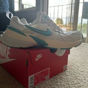Nike V2K Run Women’s US 8 / EUR 39 shoes